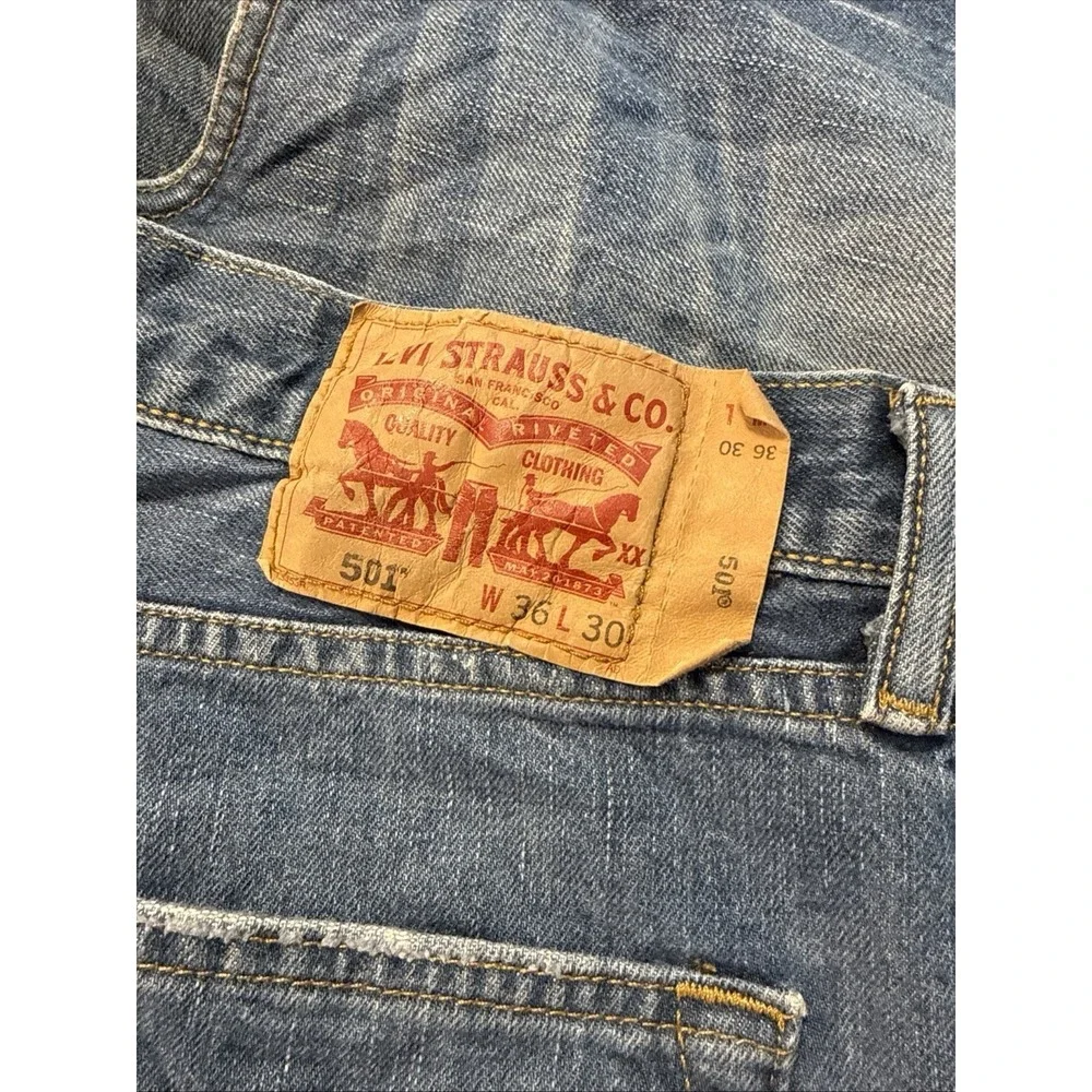 Levi's 501 STRAIGHT FIT -‎ 36 X 30, Button Fly
